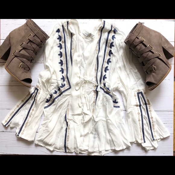 Lush Tops - Off - white navy Taupe Lush Tops - Off - white navy Taupe